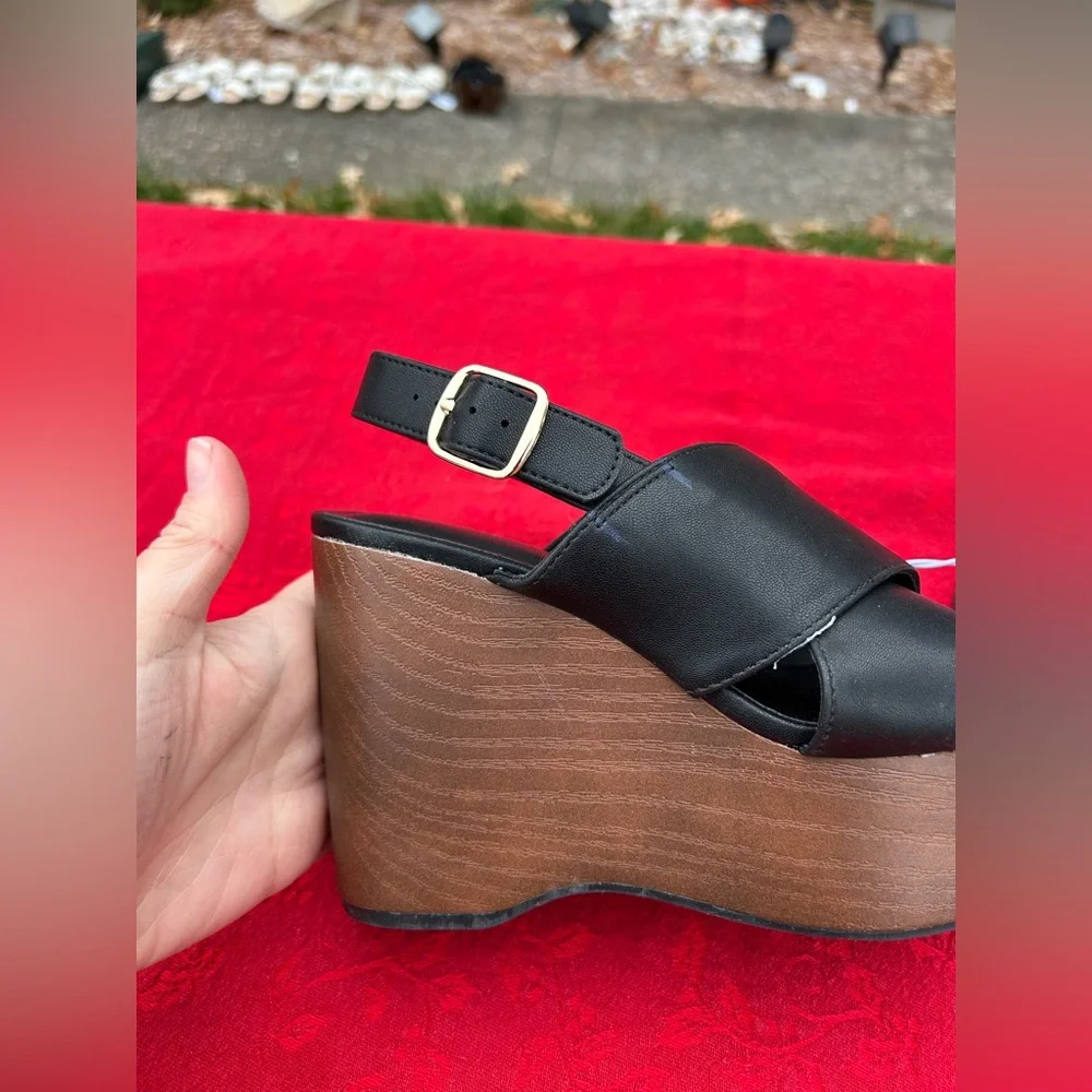 Women's Naomi Wood Wedge Heels with Memory Foam Insole - Universal Thread size 6